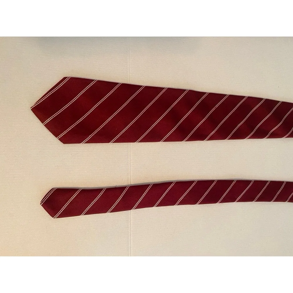 brittania necktie features